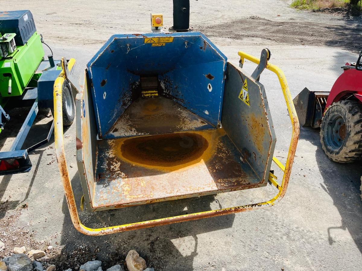 ISEKI Broyeur de branche - قاطعة الأخشاب: صورة 5 ISEKI Broyeur de branche - قاطعة الأخشاب: صورة 5