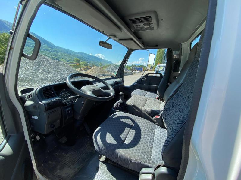 شاحنة مقفلة ISUZU Camion SÉRIE N AVEC 2 STRUCTURES CHAPITEAUX: صورة 12