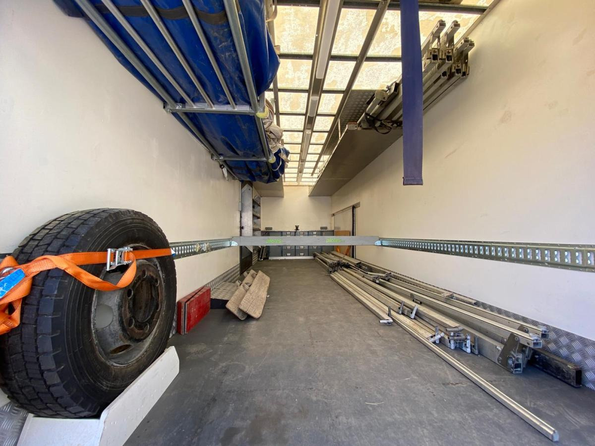 شاحنة مقفلة ISUZU Camion SÉRIE N AVEC 2 STRUCTURES CHAPITEAUX: صورة 9