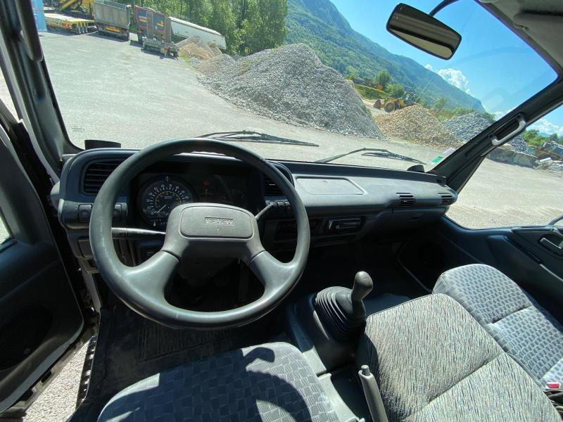 شاحنة مقفلة ISUZU Camion SÉRIE N AVEC 2 STRUCTURES CHAPITEAUX: صورة 16