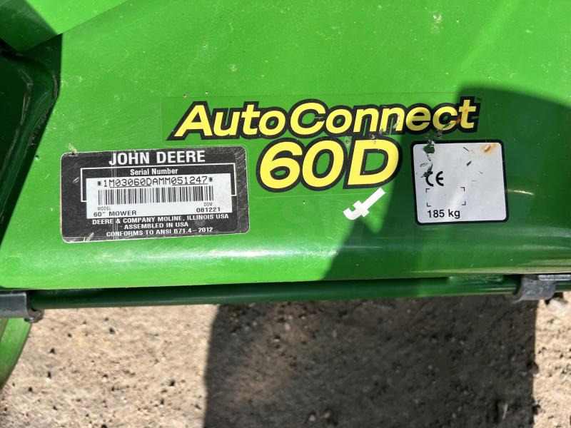 جرار صغير John Deere 2038R avec plateau de coupe et bas de ramassage: صورة 17