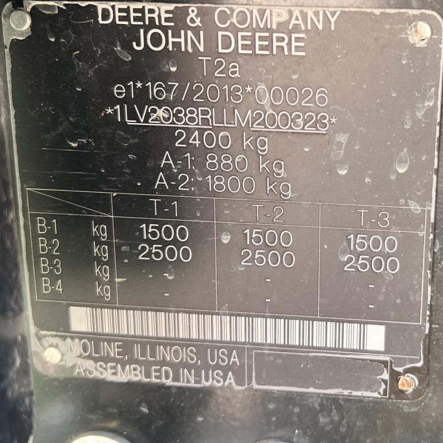 جرار صغير John Deere 2038R avec plateau de coupe et bas de ramassage: صورة 18