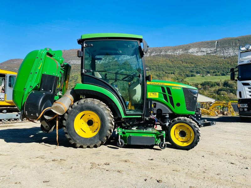 جرار صغير John Deere 2038R avec plateau de coupe et bas de ramassage: صورة 6