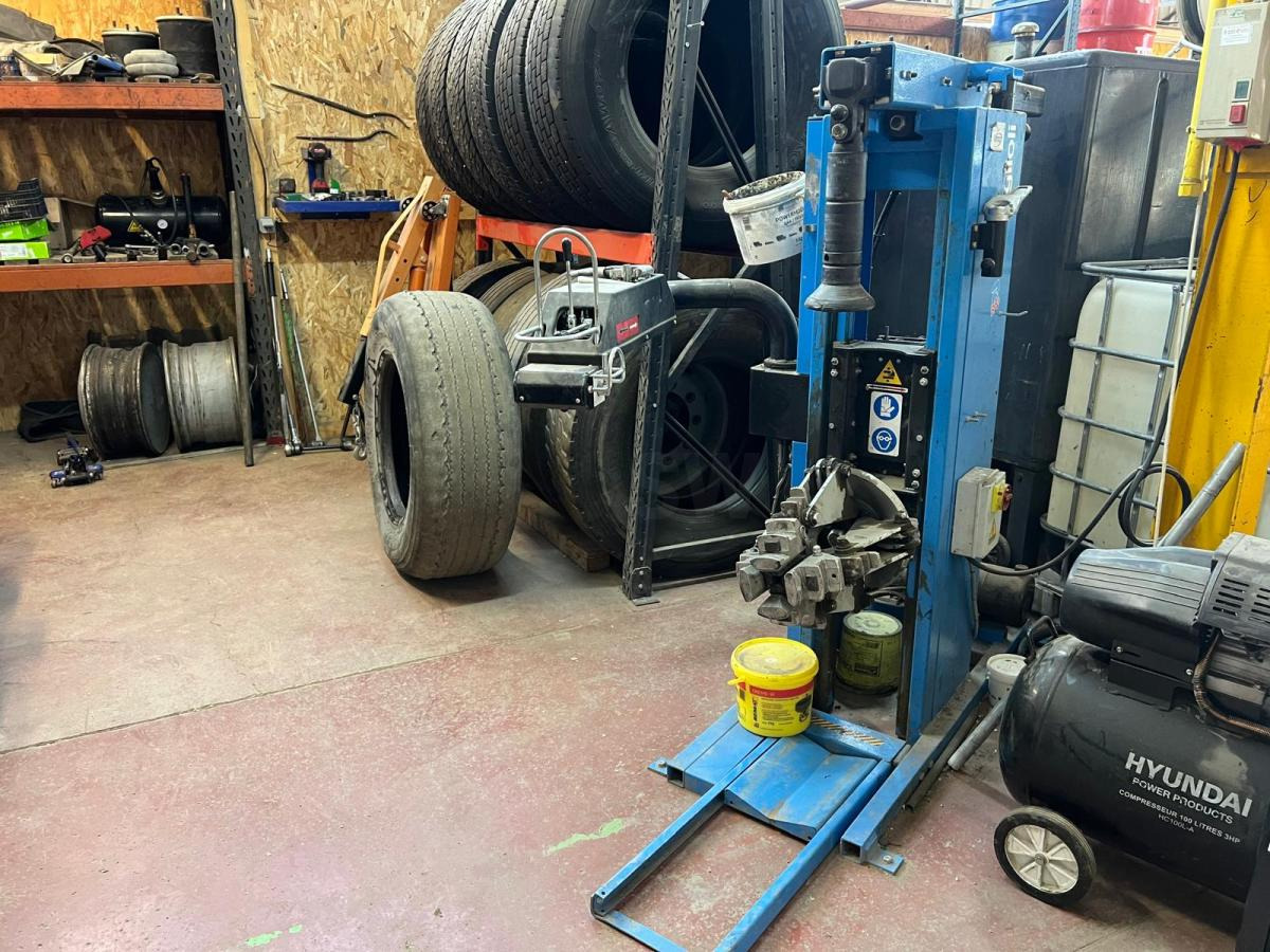 Ravaglioli Démonte pneus GRS926 - معدات الورش: صورة 3 Ravaglioli Démonte pneus GRS926 - معدات الورش: صورة 3