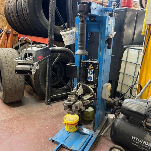 Ravaglioli Démonte pneus GRS926 - معدات الورش: صورة 2 Ravaglioli Démonte pneus GRS926 - معدات الورش: صورة 2