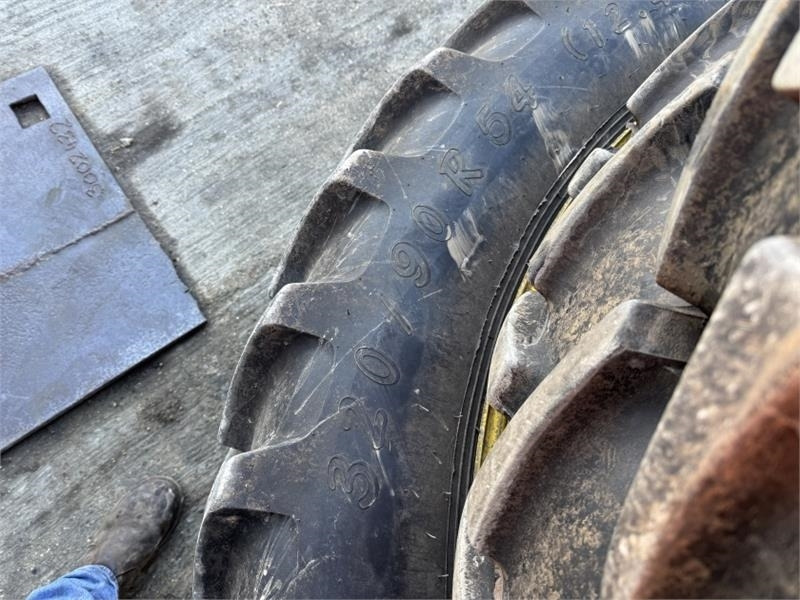 الآلات الزراعية 300/85R42 and 320/90R54 Row Crop Wheels: صورة 8