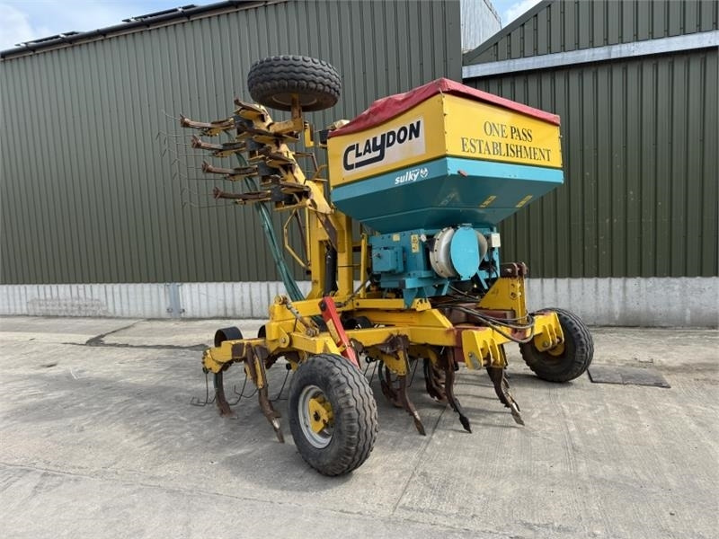 Claydon 6m V Form Drill - آلة البذار متعددة الوظائف: صورة 1 Claydon 6m V Form Drill - آلة البذار متعددة الوظائف: صورة 1