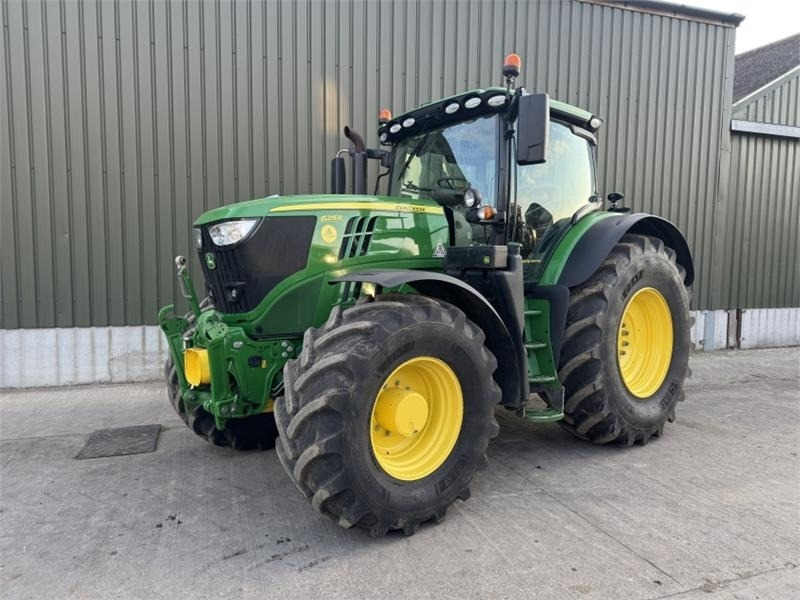 John Deere 6215R Command Pro **Ultimate Edition**Front PTO**V - جرار: صورة 1 John Deere 6215R Command Pro **Ultimate Edition**Front PTO**V - جرار: صورة 1