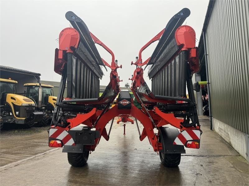 Kuhn Merge Maxx 950 Merger - آلة تيبيس العشب/ آلة جمع العشب: صورة 3 Kuhn Merge Maxx 950 Merger - آلة تيبيس العشب/ آلة جمع العشب: صورة 3