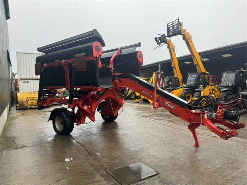 Kuhn Merge Maxx 950 Merger - آلة تيبيس العشب/ آلة جمع العشب: صورة 4 Kuhn Merge Maxx 950 Merger - آلة تيبيس العشب/ آلة جمع العشب: صورة 4