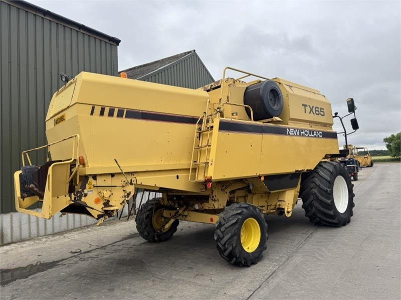 New Holland New Holland TX65 c/w 17ft Header - مرفق الحصادة: صورة 4 New Holland New Holland TX65 c/w 17ft Header - مرفق الحصادة: صورة 4
