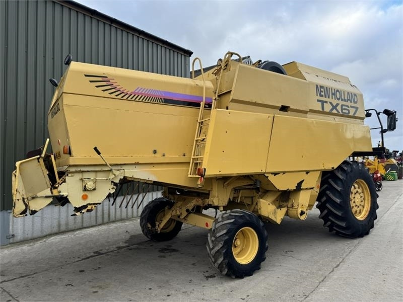 New Holland New Holland TX67 c/w 20ft Header - مرفق الحصادة: صورة 2 New Holland New Holland TX67 c/w 20ft Header - مرفق الحصادة: صورة 2