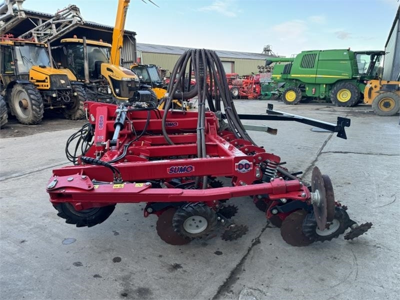 Sumo Sumo DD4 Seed Drill c/w Front Tank - آلة البذار متعددة الوظائف: صورة 3 Sumo Sumo DD4 Seed Drill c/w Front Tank - آلة البذار متعددة الوظائف: صورة 3