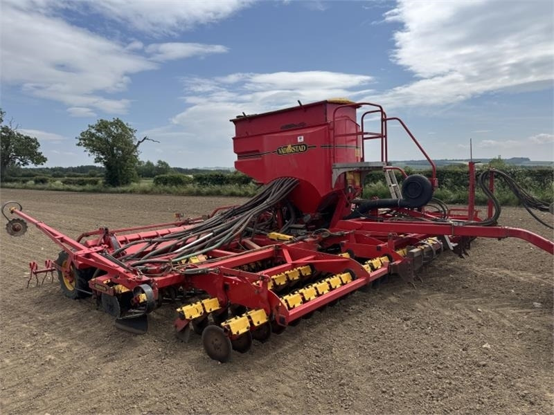 Vaderstad Rapid A800s **Video Below** - آلة البذار متعددة الوظائف: صورة 1 Vaderstad Rapid A800s **Video Below** - آلة البذار متعددة الوظائف: صورة 1