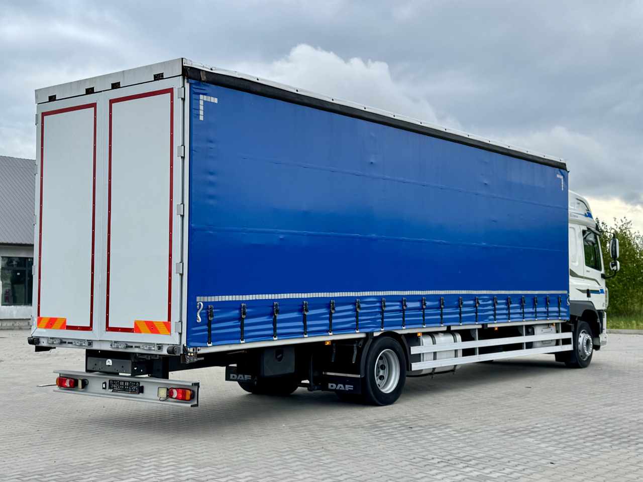 DAF CF 320 / FIRANKA / 24 EUROPALETY / SYPIALKA / AUTOMAT / KLIMA POSTOJOWA / 2017 ROK - شاحنة ستارة: صورة 3 DAF CF 320 / FIRANKA / 24 EUROPALETY / SYPIALKA / AUTOMAT / KLIMA POSTOJOWA / 2017 ROK - شاحنة ستارة: صورة 3