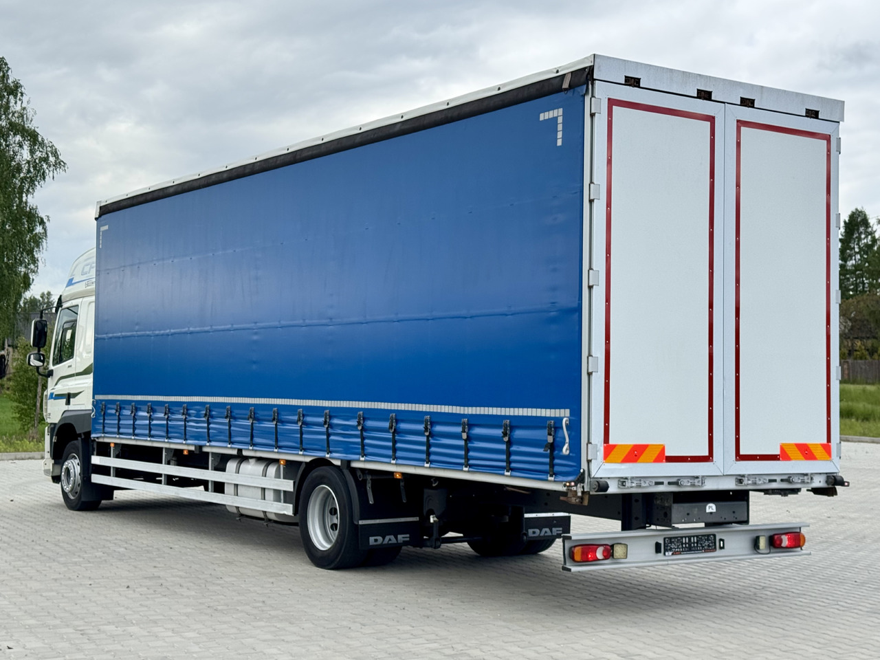 DAF CF 320 / FIRANKA / 24 EUROPALETY / SYPIALKA / AUTOMAT / KLIMA POSTOJOWA / 2017 ROK - شاحنة ستارة: صورة 4 DAF CF 320 / FIRANKA / 24 EUROPALETY / SYPIALKA / AUTOMAT / KLIMA POSTOJOWA / 2017 ROK - شاحنة ستارة: صورة 4