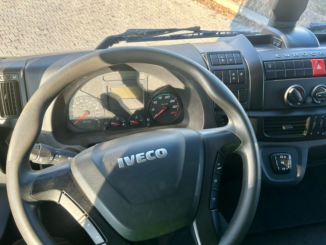 شاحنة الفريزر IVECO EUROCARGO 160-280 / CHŁODNIA / 6.1 M DŁUGOŚCI / 15 EUROPALET / AUTOMAT / SYPIALKA / NISKI PRZEBIEG / 16 TON DMC / CARRIER SPALINOWO - ELEKTRYCZNY / 2018 ROK: صورة 20
