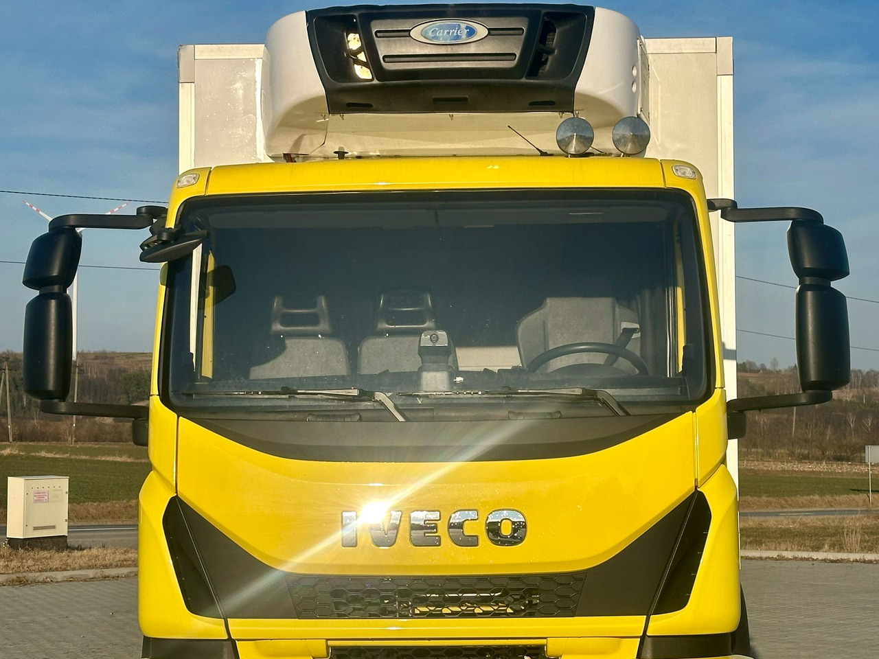 شاحنة الفريزر IVECO EUROCARGO 160-280 / CHŁODNIA / 6.1 M DŁUGOŚCI / 15 EUROPALET / AUTOMAT / SYPIALKA / NISKI PRZEBIEG / 16 TON DMC / CARRIER SPALINOWO - ELEKTRYCZNY / 2018 ROK: صورة 13