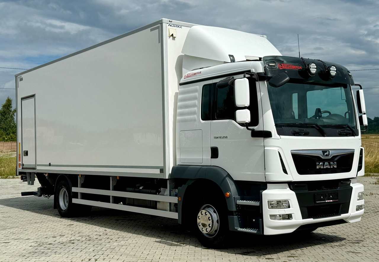 MAN TGM 12.250 / TGL / IZOTERMA / WINDA / 18 EUROPALET / SYPIALKA / 2018 - شاحنة صندوق متساوي: صورة 1 MAN TGM 12.250 / TGL / IZOTERMA / WINDA / 18 EUROPALET / SYPIALKA / 2018 - شاحنة صندوق متساوي: صورة 1