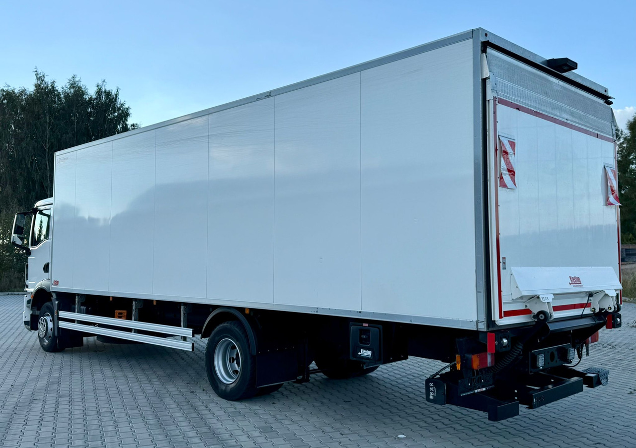 MAN TGM 15.290 / CHŁODNIA / WINDA / 8.3 M DŁUGOŚCI / 20 EUROPALET / THERMO KING / +30/-30 / AUTOMAT / 2021 ROK / SERWISOWANY - شاحنة الفريزر: صورة 4 MAN TGM 15.290 / CHŁODNIA / WINDA / 8.3 M DŁUGOŚCI / 20 EUROPALET / THERMO KING / +30/-30 / AUTOMAT / 2021 ROK / SERWISOWANY - شاحنة الفريزر: صورة 4