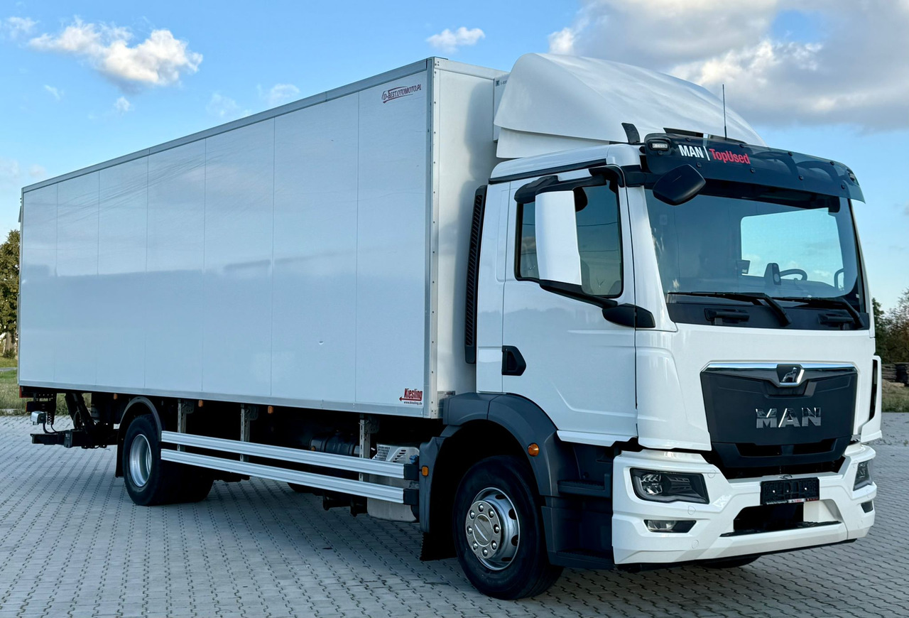 MAN TGM 15.290 / CHŁODNIA / WINDA / 8.3 M DŁUGOŚCI / 20 EUROPALET / THERMO KING / +30/-30 / AUTOMAT / 2021 ROK / SERWISOWANY - شاحنة الفريزر: صورة 1 MAN TGM 15.290 / CHŁODNIA / WINDA / 8.3 M DŁUGOŚCI / 20 EUROPALET / THERMO KING / +30/-30 / AUTOMAT / 2021 ROK / SERWISOWANY - شاحنة الفريزر: صورة 1