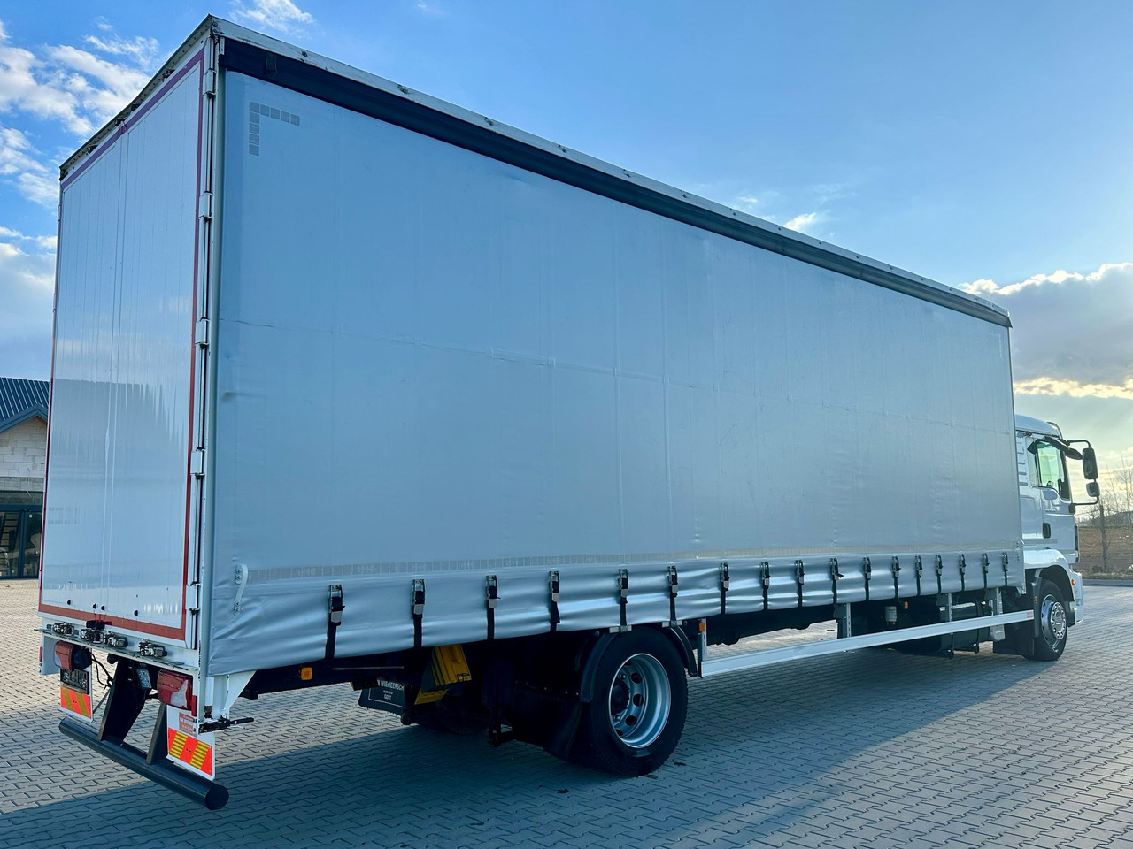 MAN TGM 18.290 / FIRANKA / WINDA / 22 EUROPALETY / AUTOMAT / SYPIALKA / 9 059 KG ŁADOWNOŚCI / NISKI PRZEBIEG / ZSUWANY DACH / EURO 6 - شاحنة ستارة: صورة 5 MAN TGM 18.290 / FIRANKA / WINDA / 22 EUROPALETY / AUTOMAT / SYPIALKA / 9 059 KG ŁADOWNOŚCI / NISKI PRZEBIEG / ZSUWANY DACH / EURO 6 - شاحنة ستارة: صورة 5