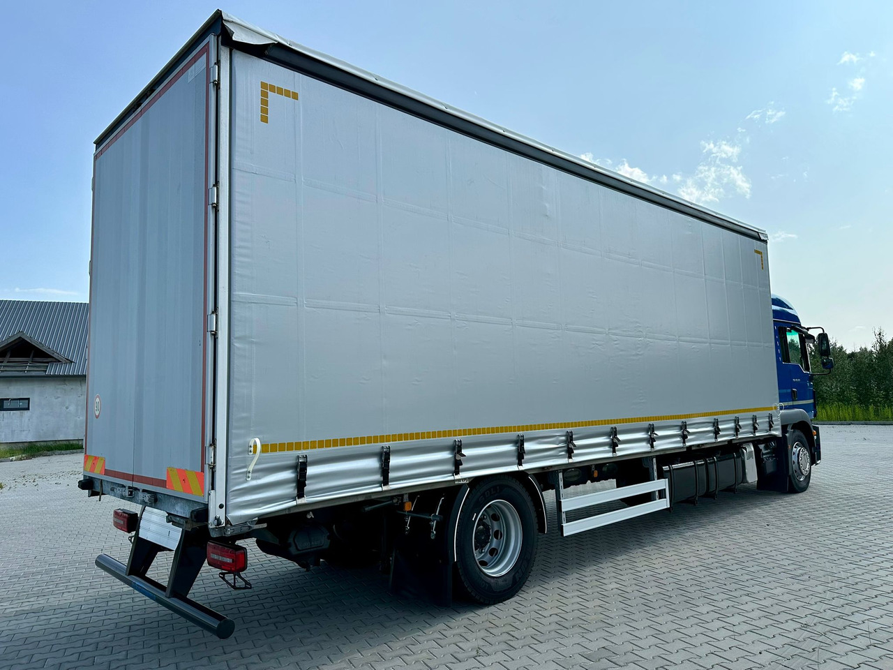 MAN TGM 18.320 / FIRANKA / 20 EUROPALET / 8.3 M DŁUGOŚCI / AUTOMAT / SYPIALKA / 2018 ROK / 9 809 KG ŁADOWNOŚCI - شاحنة ستارة: صورة 4 MAN TGM 18.320 / FIRANKA / 20 EUROPALET / 8.3 M DŁUGOŚCI / AUTOMAT / SYPIALKA / 2018 ROK / 9 809 KG ŁADOWNOŚCI - شاحنة ستارة: صورة 4