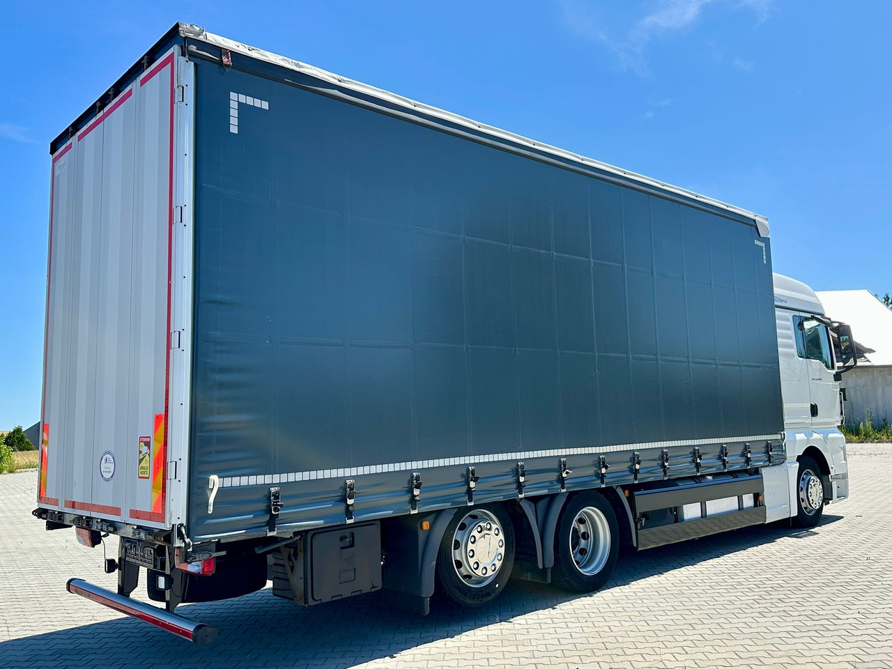 MAN TGX 26.460 / FIRANKA / 19 EUROPALET / 7.75 M / 6X2 / OŚ PODNOSZONA / AU - شاحنة ستارة: صورة 3 MAN TGX 26.460 / FIRANKA / 19 EUROPALET / 7.75 M / 6X2 / OŚ PODNOSZONA / AU - شاحنة ستارة: صورة 3