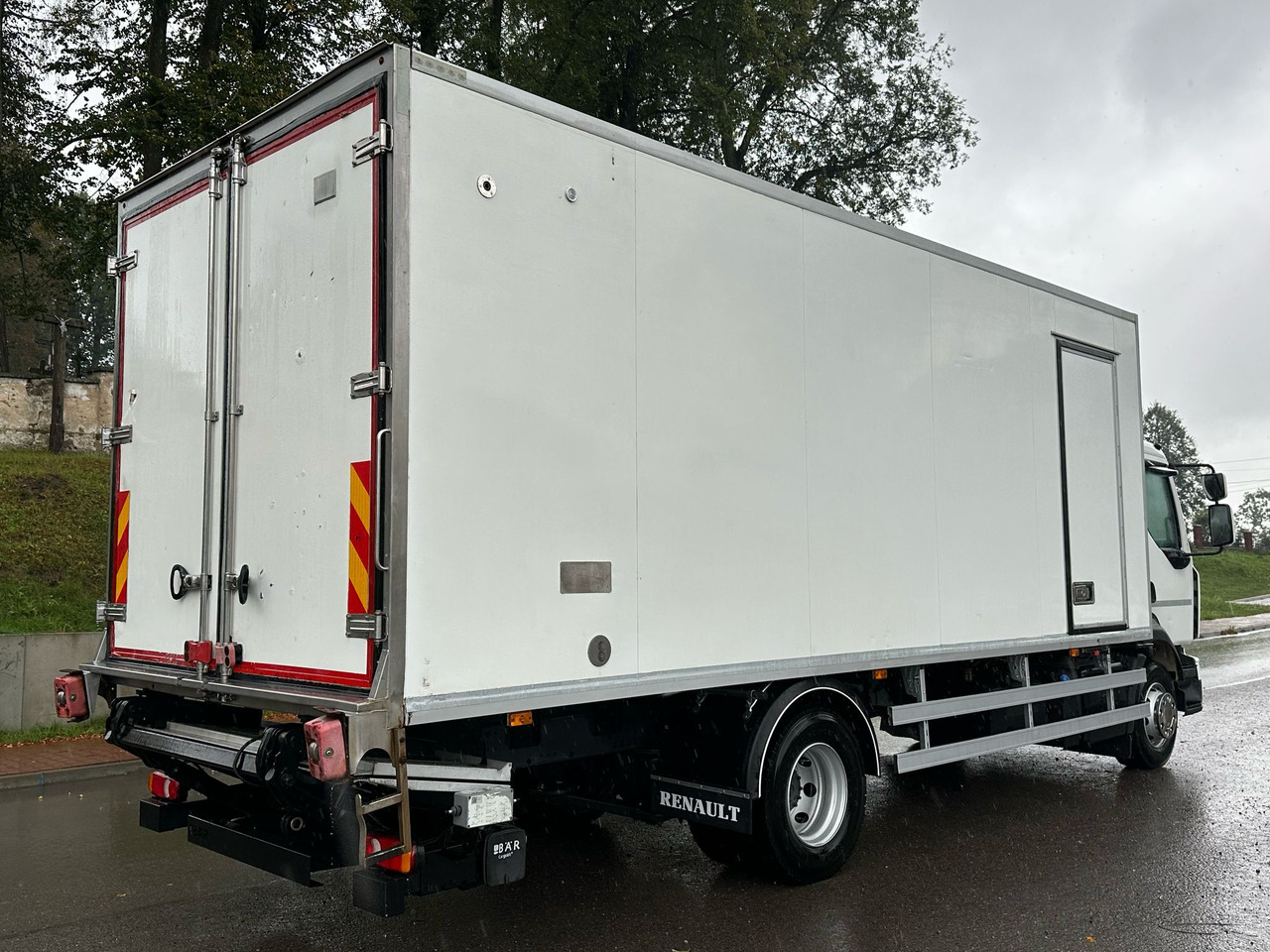 RENAULT D 14 / 240 / CHŁODNIA / WINDA / 16 EUROPALET / 6.7 M DŁUGOŚCI / BI-TEMPERATURA / CARRIER SUPRA 850 - شاحنة الفريزر: صورة 3 RENAULT D 14 / 240 / CHŁODNIA / WINDA / 16 EUROPALET / 6.7 M DŁUGOŚCI / BI-TEMPERATURA / CARRIER SUPRA 850 - شاحنة الفريزر: صورة 3