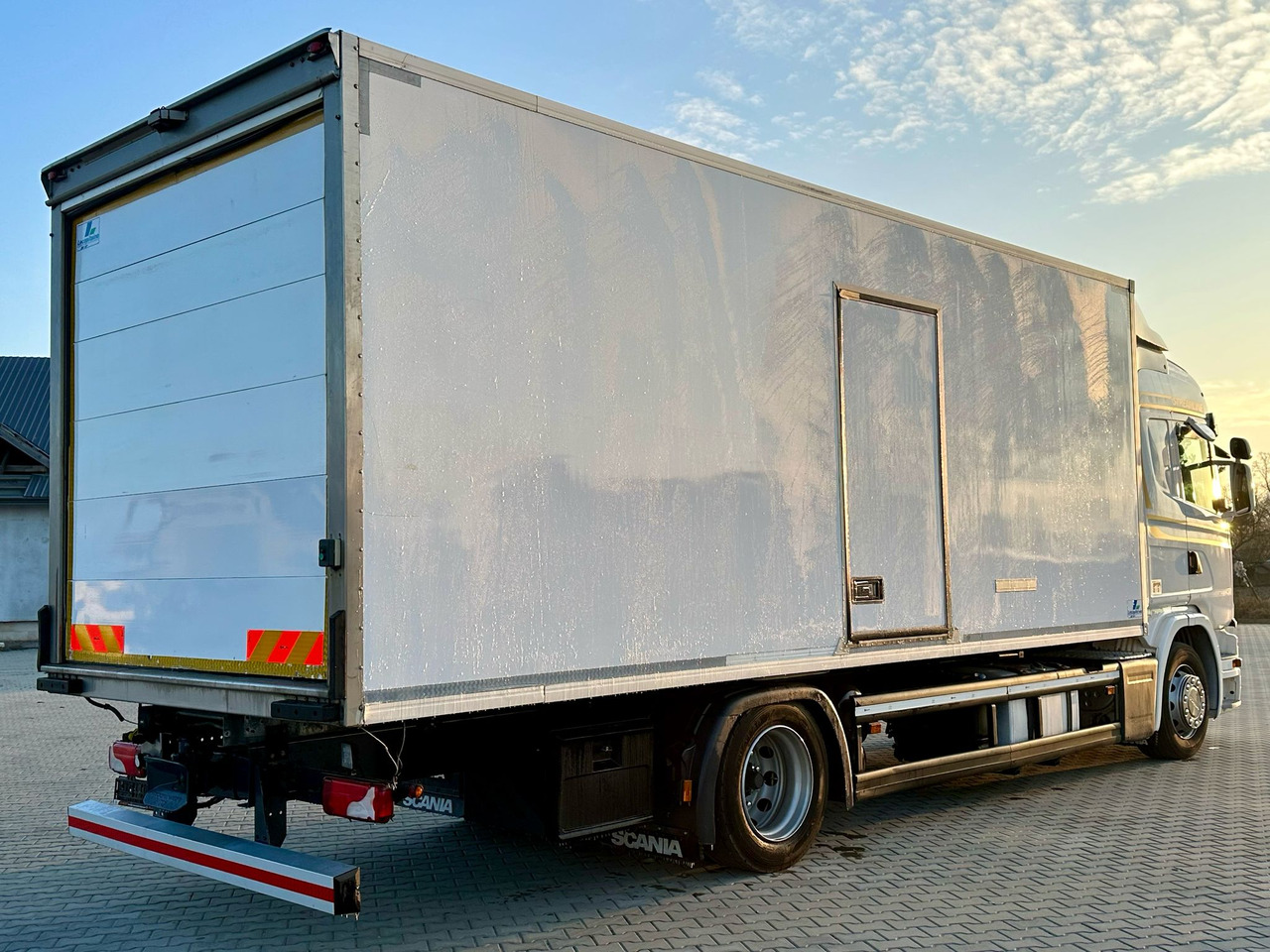 SCANIA G360 / IZOTERMA / 6.8 M DŁUGOŚCI / AUTOMAT / CAŁA NA PODUSZKACH / KLIMA POSTOJOWA / ELEKTRYCZNA ROLETA TYŁ / SYPIALKA - شاحنة صندوق متساوي: صورة 3 SCANIA G360 / IZOTERMA / 6.8 M DŁUGOŚCI / AUTOMAT / CAŁA NA PODUSZKACH / KLIMA POSTOJOWA / ELEKTRYCZNA ROLETA TYŁ / SYPIALKA - شاحنة صندوق متساوي: صورة 3