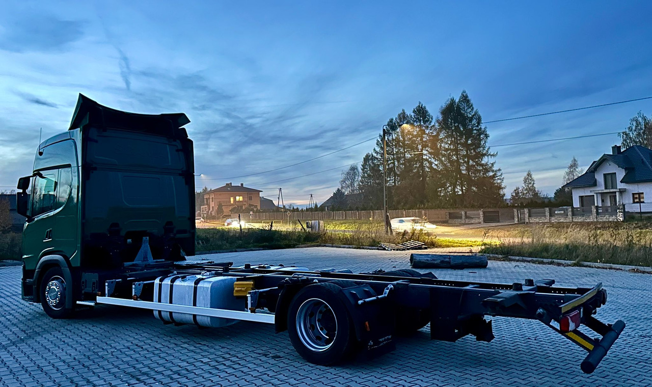 SCANIA G450 / RAMA DO ZABUDOWY / ROZSTAW 5.75 / AUTOMAT / SYPIALKA - شاحنة هيكل كابينة: صورة 3 SCANIA G450 / RAMA DO ZABUDOWY / ROZSTAW 5.75 / AUTOMAT / SYPIALKA - شاحنة هيكل كابينة: صورة 3
