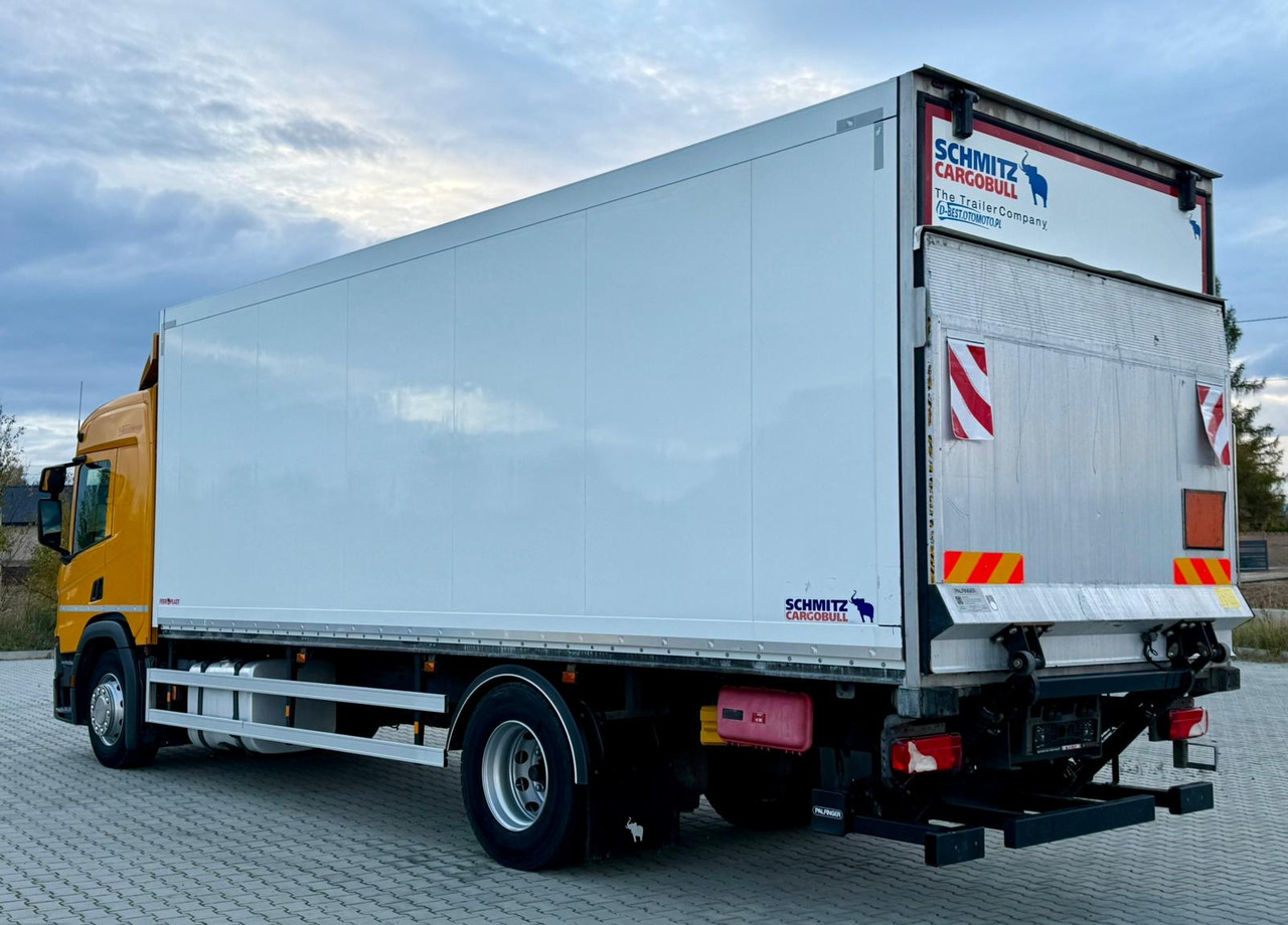 SCANIA P220 / IZOTERMA / WINDA / SCHMITZ / 18 PALET / SILNIK 6 / SYPIALKA / 2019 ROK / NISKI PRZEBIEG - شاحنة صندوق متساوي: صورة 3 SCANIA P220 / IZOTERMA / WINDA / SCHMITZ / 18 PALET / SILNIK 6 / SYPIALKA / 2019 ROK / NISKI PRZEBIEG - شاحنة صندوق متساوي: صورة 3