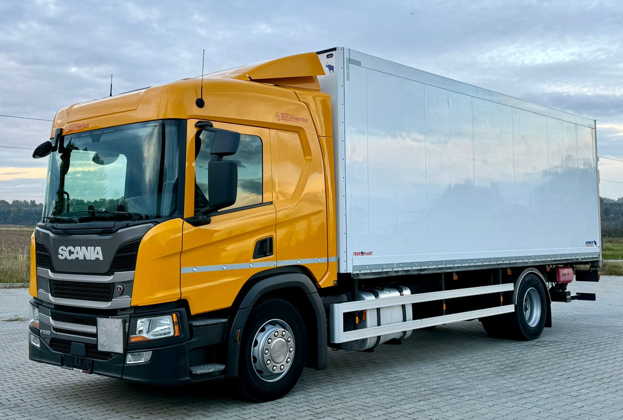 SCANIA P220 / IZOTERMA / WINDA / SCHMITZ / 18 PALET / SILNIK 6 / SYPIALKA / 2019 ROK / NISKI PRZEBIEG - شاحنة صندوق متساوي: صورة 2 SCANIA P220 / IZOTERMA / WINDA / SCHMITZ / 18 PALET / SILNIK 6 / SYPIALKA / 2019 ROK / NISKI PRZEBIEG - شاحنة صندوق متساوي: صورة 2