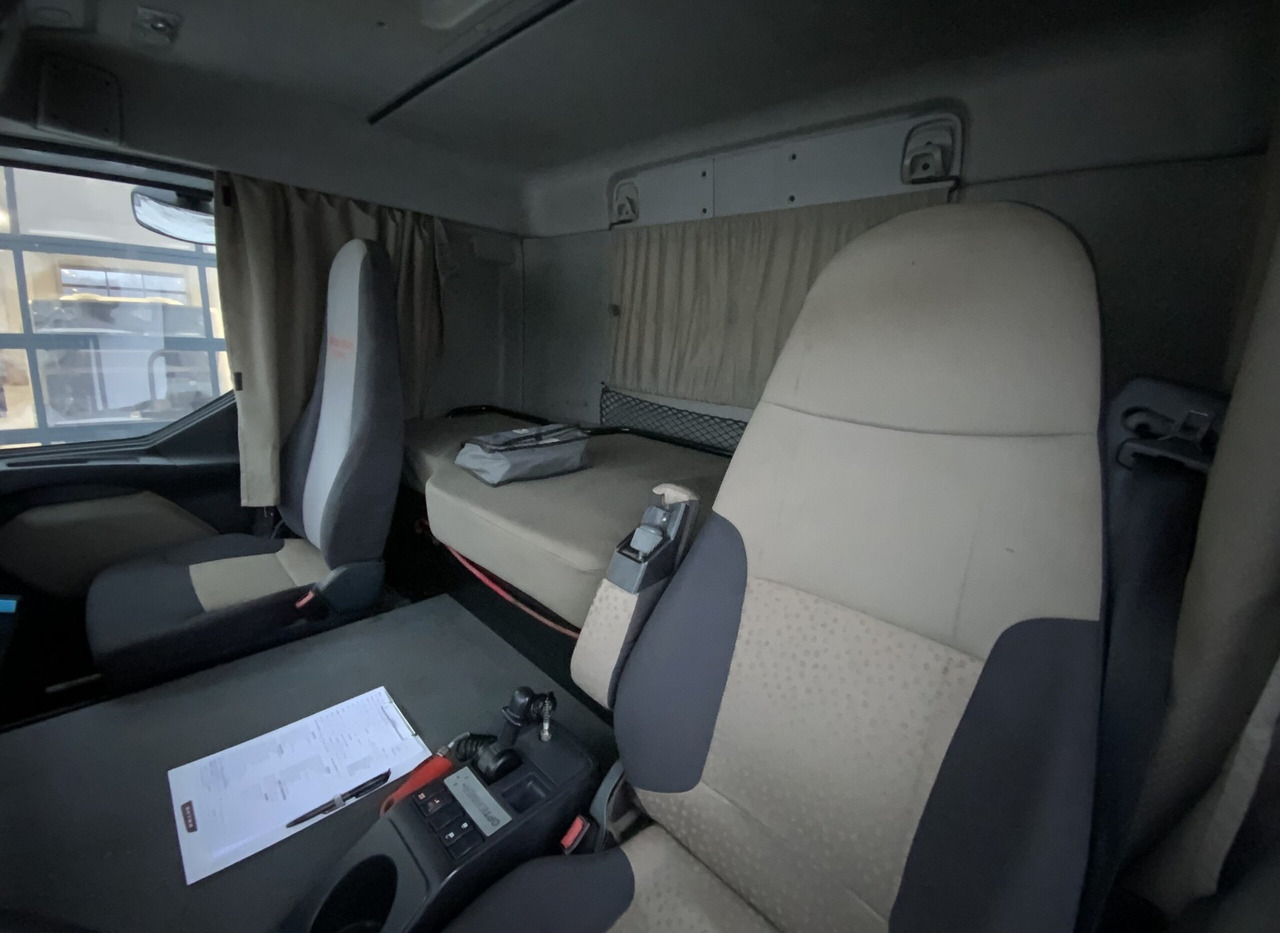 شاحنة قلاب Renault Premium 460.32 8x4 Dxi: صورة 17