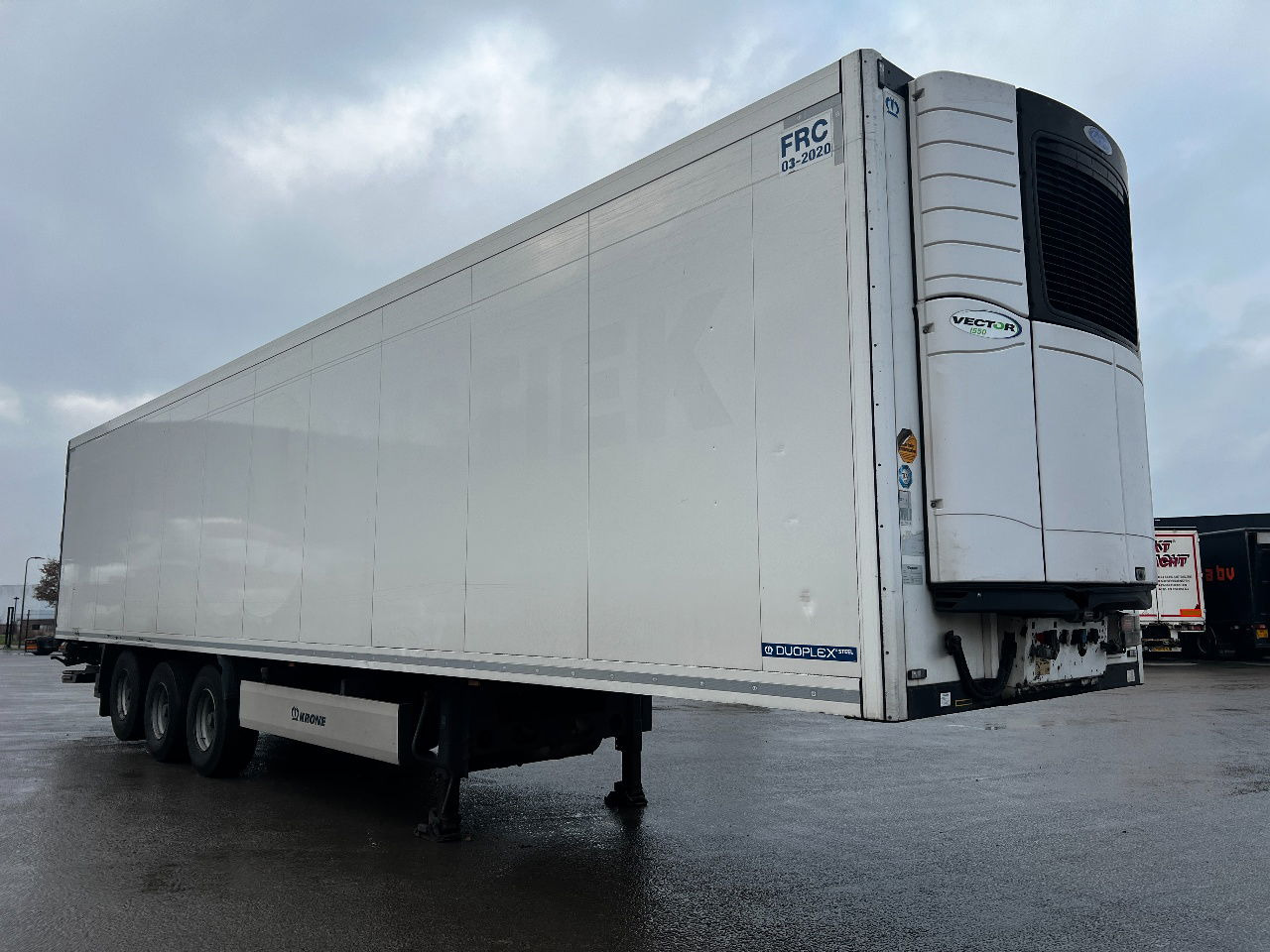 Krone SD met Carrier Vector 1550 en dhollandia laadklep - نصف مقطورة مُبرِّدة: صورة 2 Krone SD met Carrier Vector 1550 en dhollandia laadklep - نصف مقطورة مُبرِّدة: صورة 2