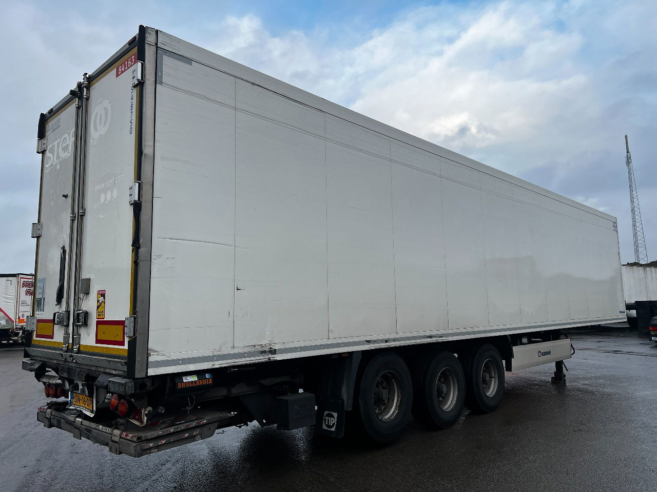 Krone SD met Carrier Vector 1550 en dhollandia laadklep - نصف مقطورة مُبرِّدة: صورة 3 Krone SD met Carrier Vector 1550 en dhollandia laadklep - نصف مقطورة مُبرِّدة: صورة 3