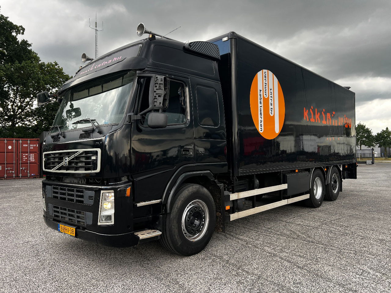 Volvo FM 9.300 Globe 6x2, Euro 5 - شاحنة مقفلة: صورة 1 Volvo FM 9.300 Globe 6x2, Euro 5 - شاحنة مقفلة: صورة 1