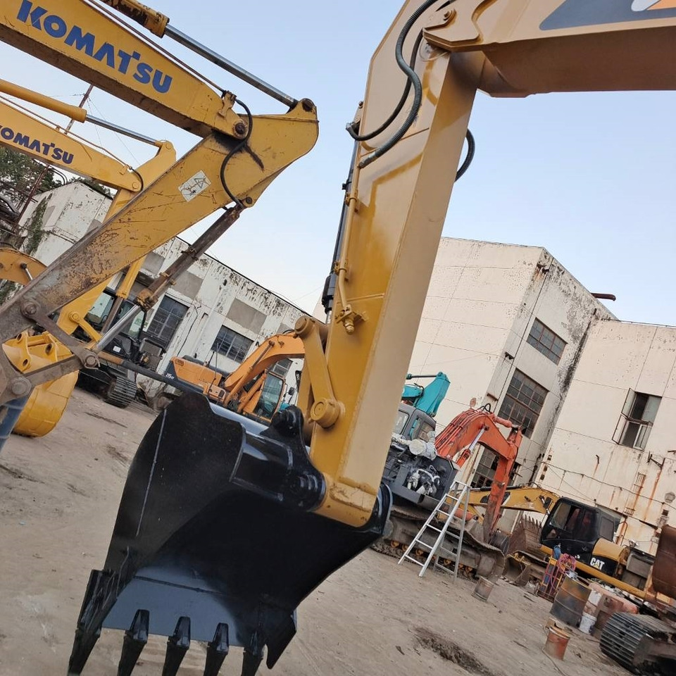 CAT 320 D2 - حفار زحاف: صورة 4 CAT 320 D2 - حفار زحاف: صورة 4
