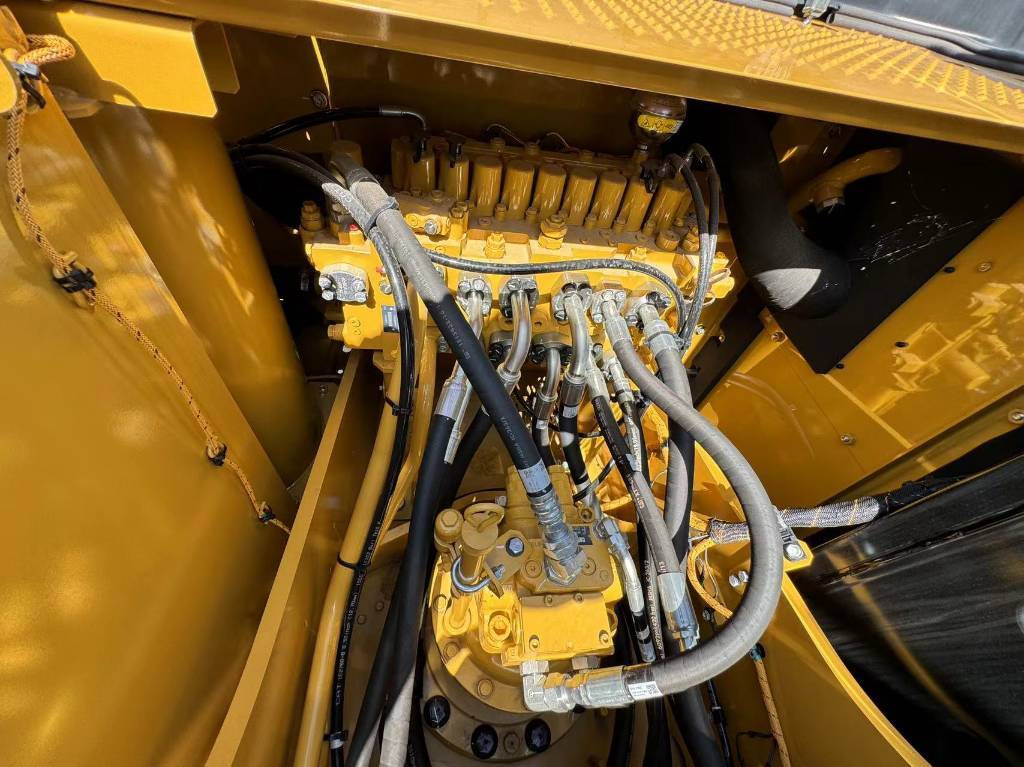 حفار زحاف CAT 320GX: صورة 8