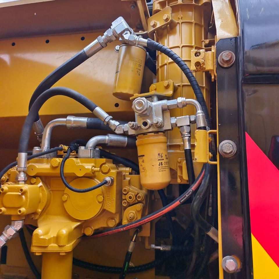 CAT 323 - حفار زحاف: صورة 5 CAT 323 - حفار زحاف: صورة 5