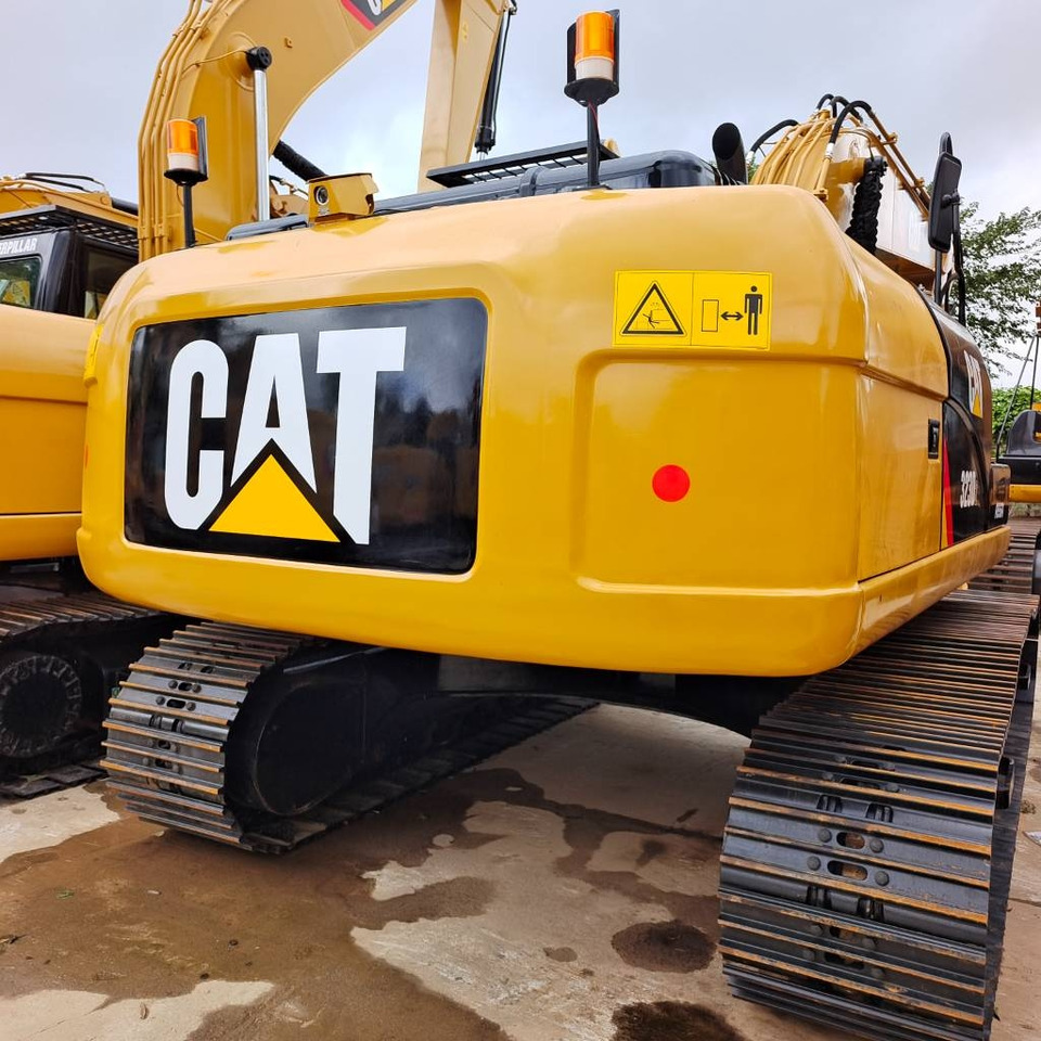 CAT 323 - حفار زحاف: صورة 1 CAT 323 - حفار زحاف: صورة 1