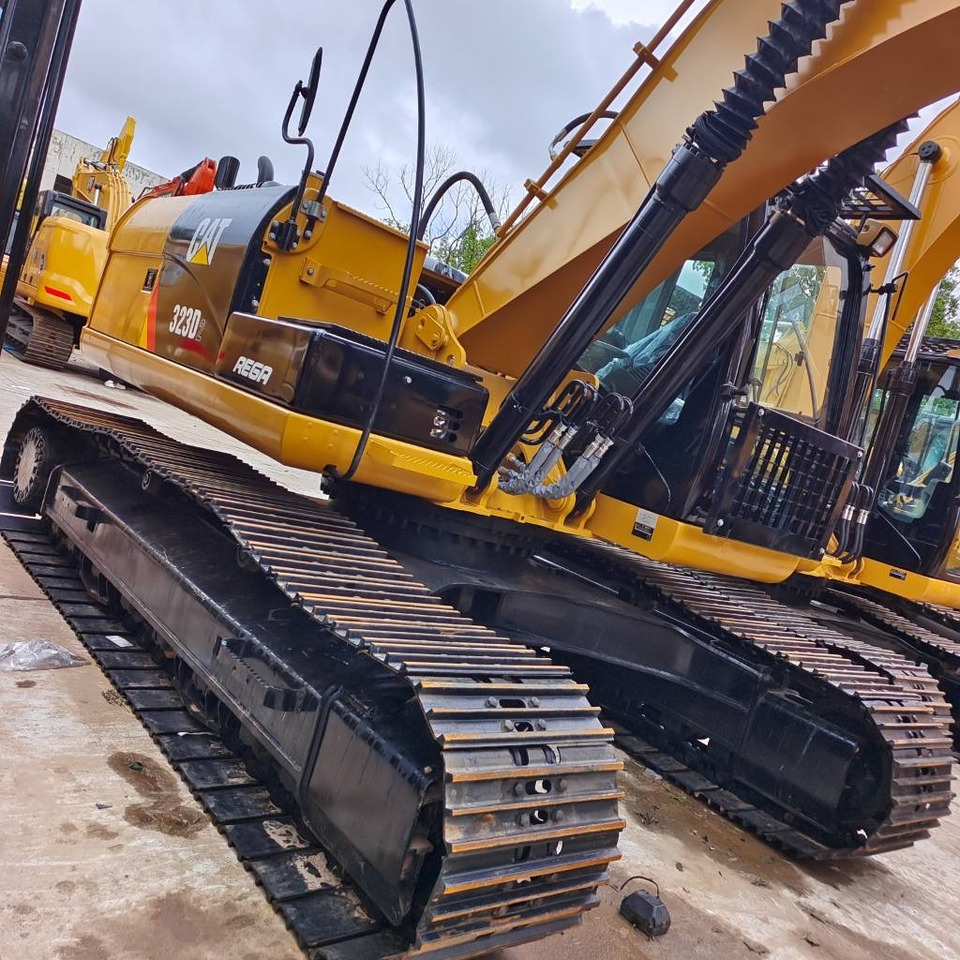 CAT 323 - حفار زحاف: صورة 3 CAT 323 - حفار زحاف: صورة 3