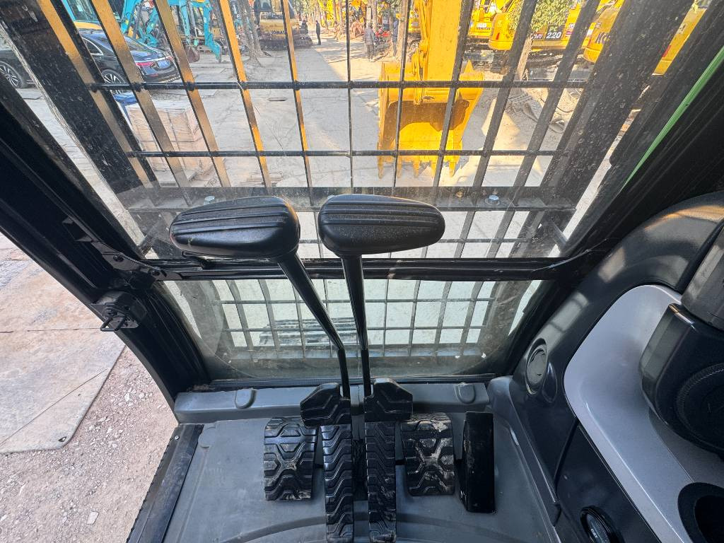 CAT 330D2L - حفار زحاف: صورة 5 CAT 330D2L - حفار زحاف: صورة 5