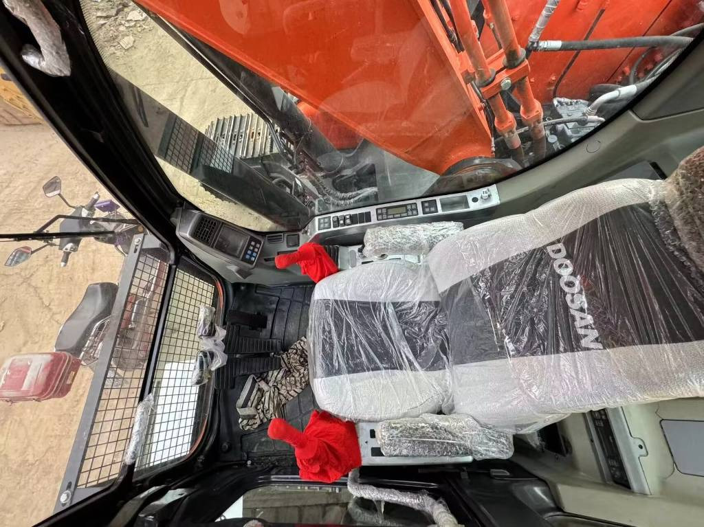 Doosan DX 300 - حفار زحاف: صورة 2 Doosan DX 300 - حفار زحاف: صورة 2
