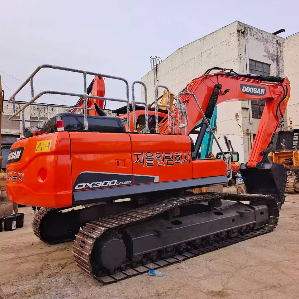 Doosan DX 300 - حفار زحاف: صورة 1 Doosan DX 300 - حفار زحاف: صورة 1