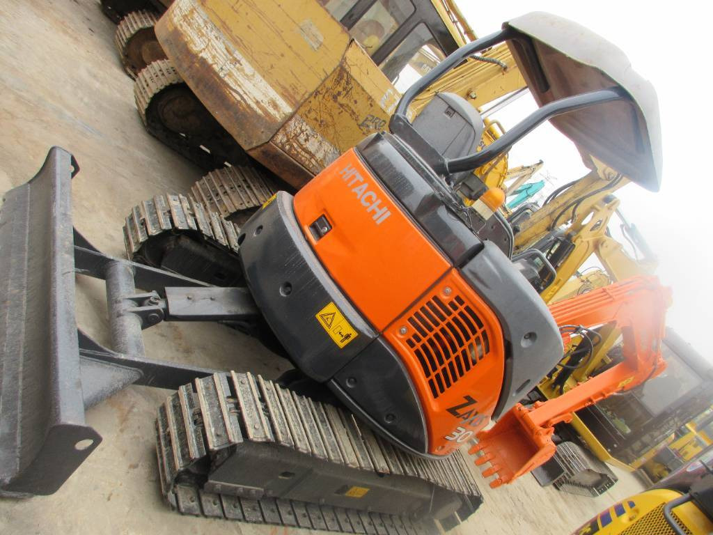 Hitachi ZX 30 U - حفارة مُصَّغرة: صورة 4 Hitachi ZX 30 U - حفارة مُصَّغرة: صورة 4