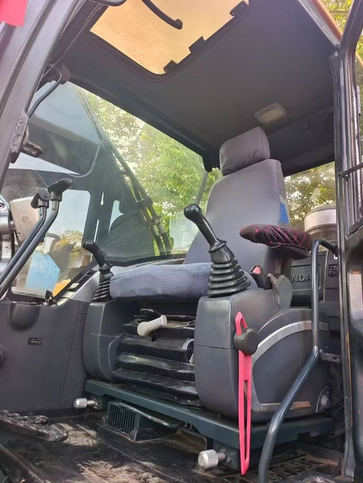Hyundai 305 LC-9T - حفار زحاف: صورة 4 Hyundai 305 LC-9T - حفار زحاف: صورة 4