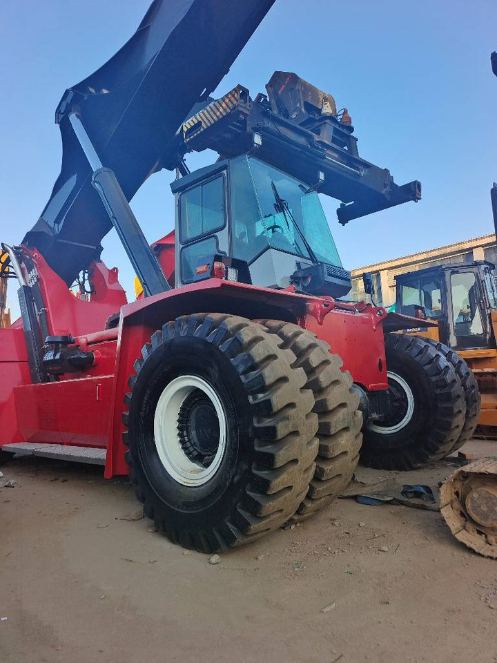 Kalmar DRF 450 - المعبِّئ المناول: صورة 1 Kalmar DRF 450 - المعبِّئ المناول: صورة 1