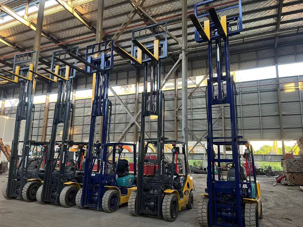 Komatsu FD 30 T-17 - رافعة شوكية ديزل: صورة 5 Komatsu FD 30 T-17 - رافعة شوكية ديزل: صورة 5