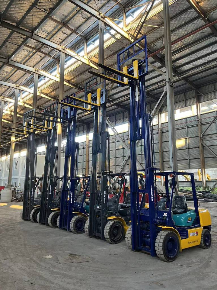 Komatsu FD 30 T-17 - رافعة شوكية ديزل: صورة 4 Komatsu FD 30 T-17 - رافعة شوكية ديزل: صورة 4